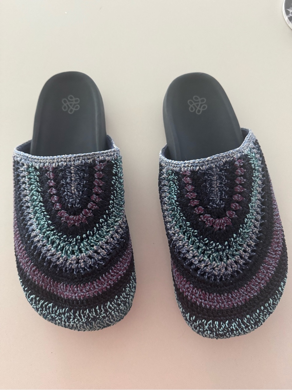 The San Bolinas crochet clog lapis stripe size 10 EUC